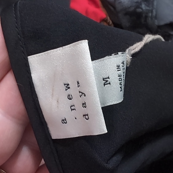 A New Day Black Cropped Cami Raw Hem Size Medium NWT - Picture 5 of 6